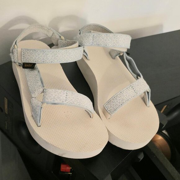In Great Condition! Teva Women's Midform Universal Sandal - Picture 3 of 3